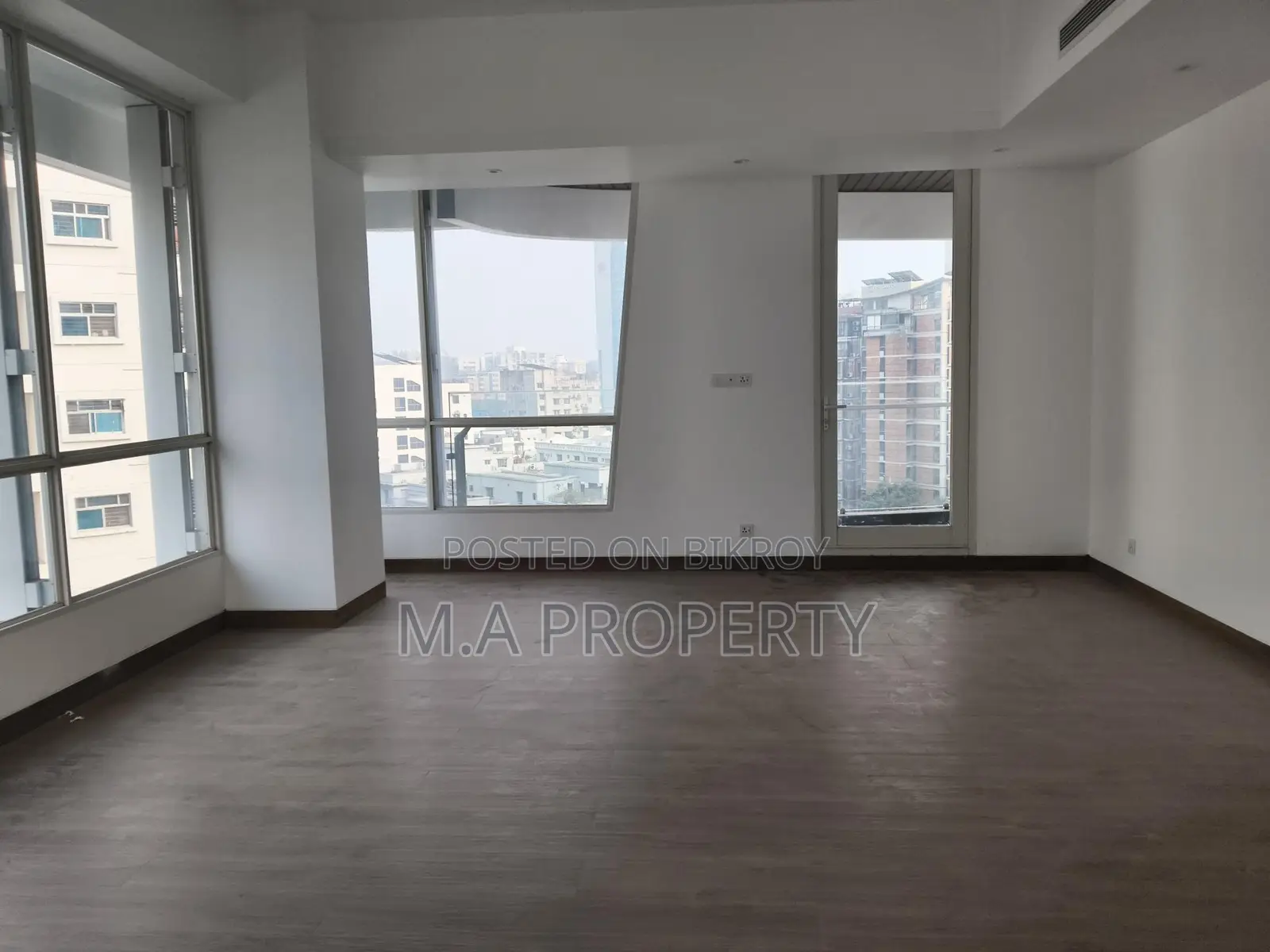 Rent New Luxurious Decorated 4-Bed, 7500sqft, 2-Carpark