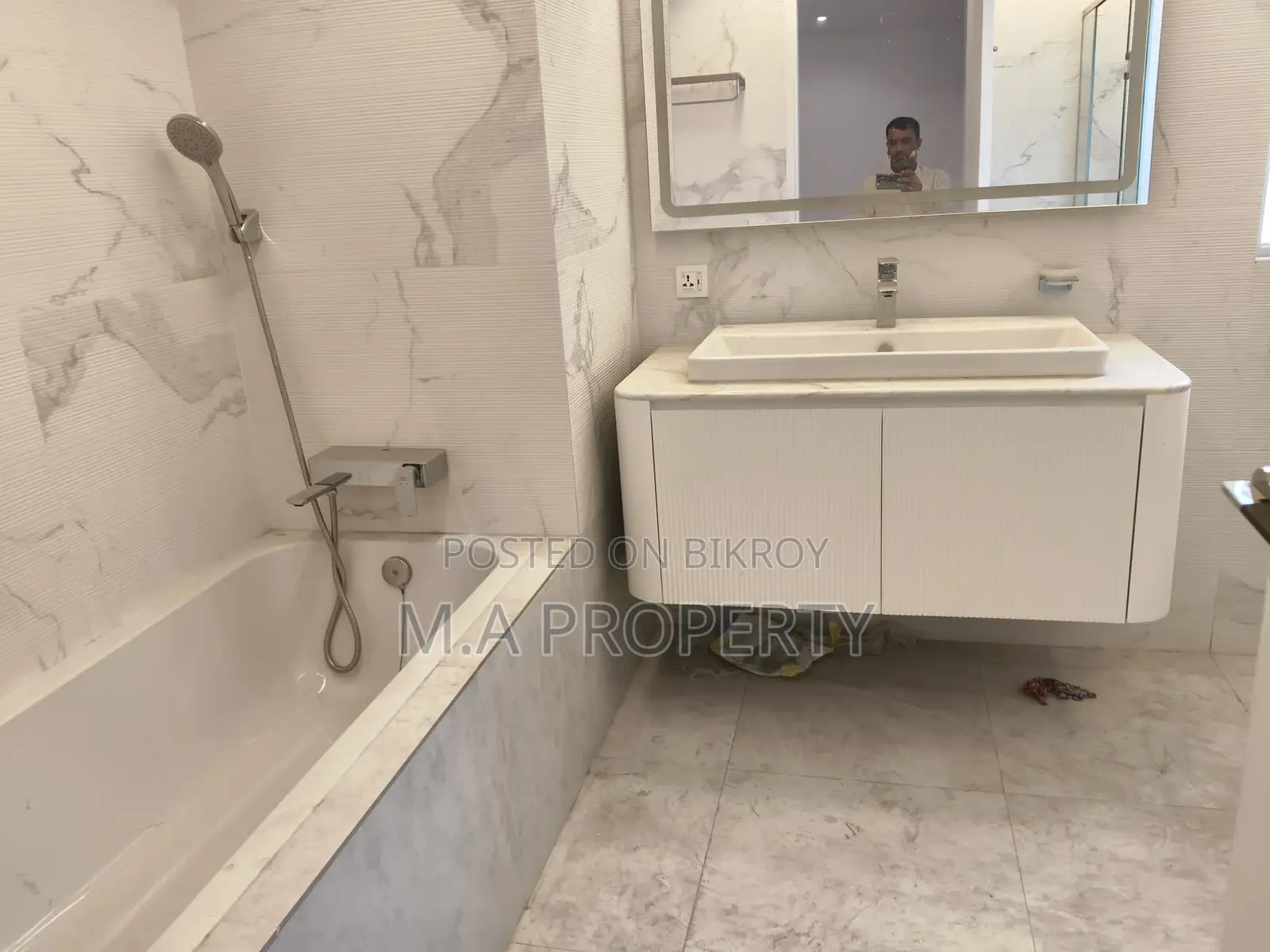 Rent New Luxurious Decorated 4-Bed, 7500sqft, 2-Carpark