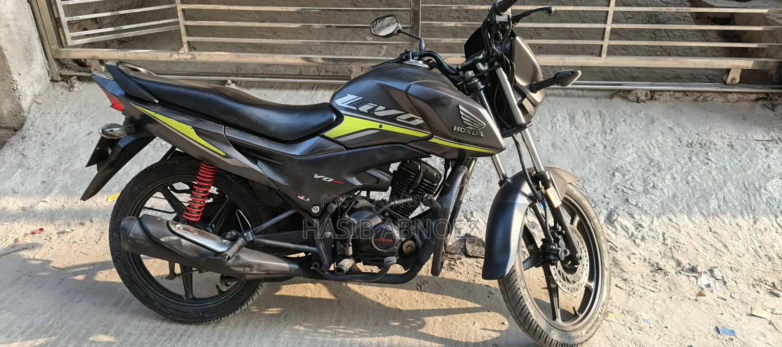 Honda Livo . 2020
