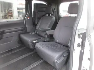 Toyota Noah SG HYB 4.5 GRADE 2022