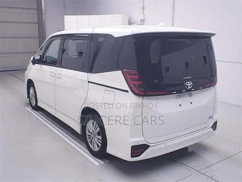 Toyota Noah SG HYB 4.5 GRADE 2022