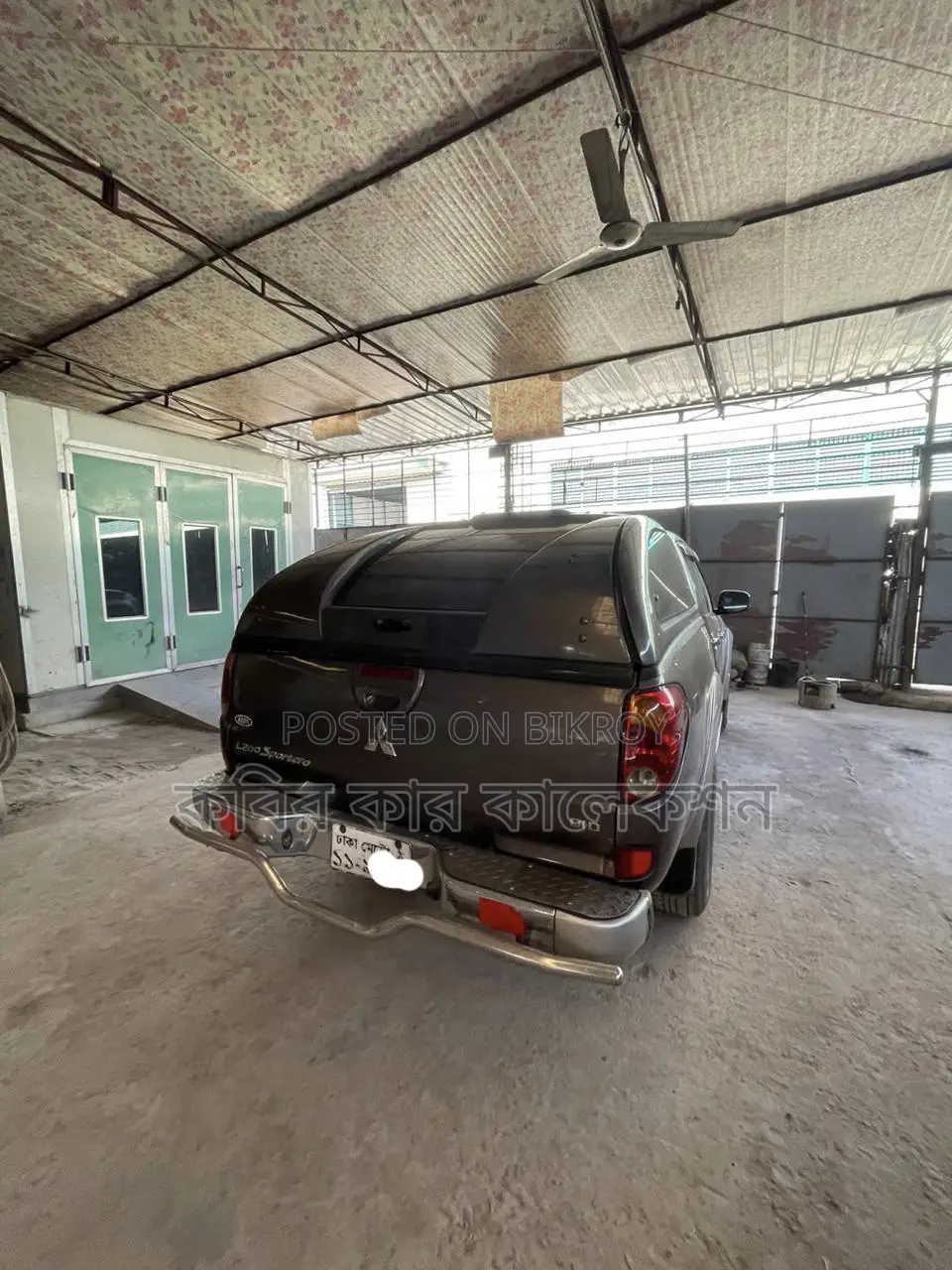 Mitsubishi L200 gray 2010