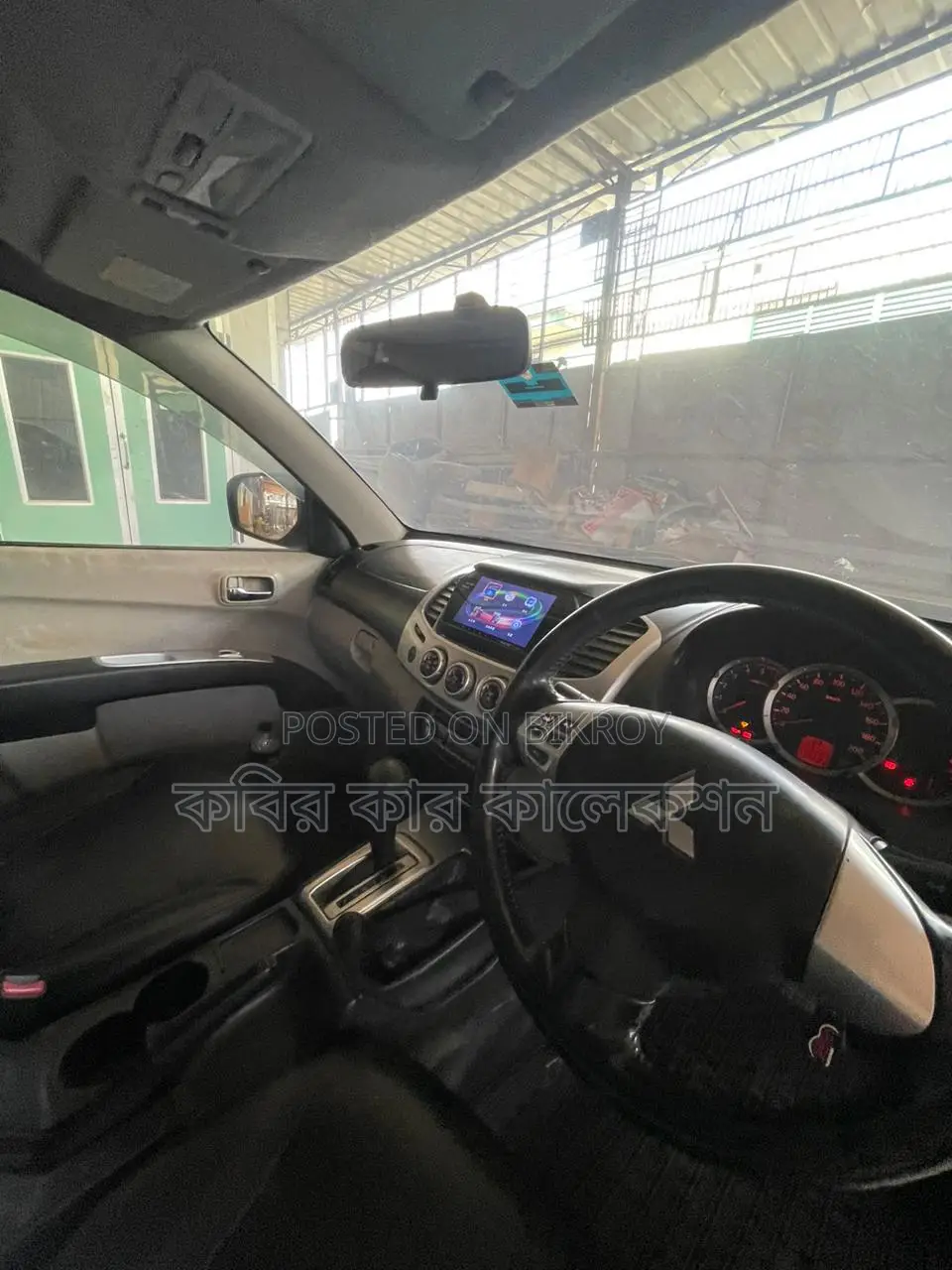Mitsubishi L200 gray 2010