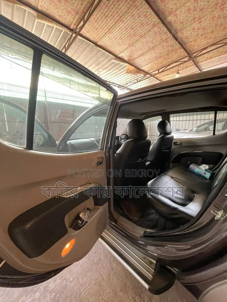 Mitsubishi L200 gray 2010