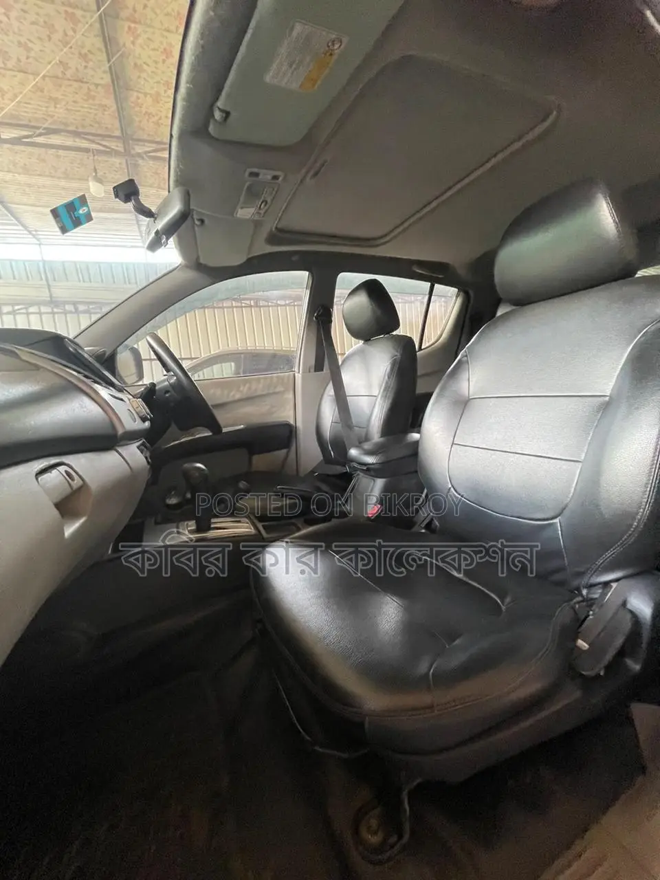Mitsubishi L200 gray 2010