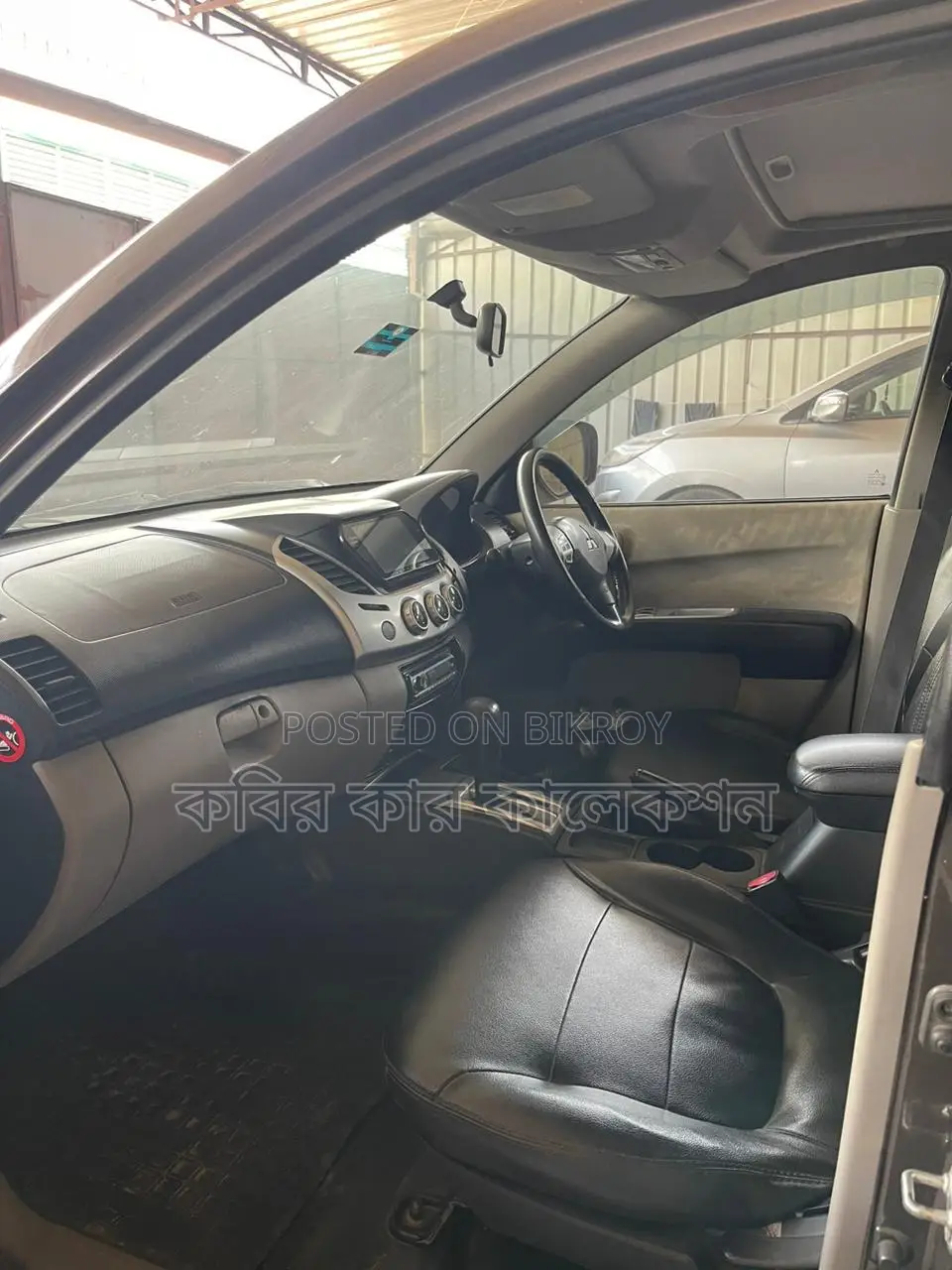Mitsubishi L200 gray 2010
