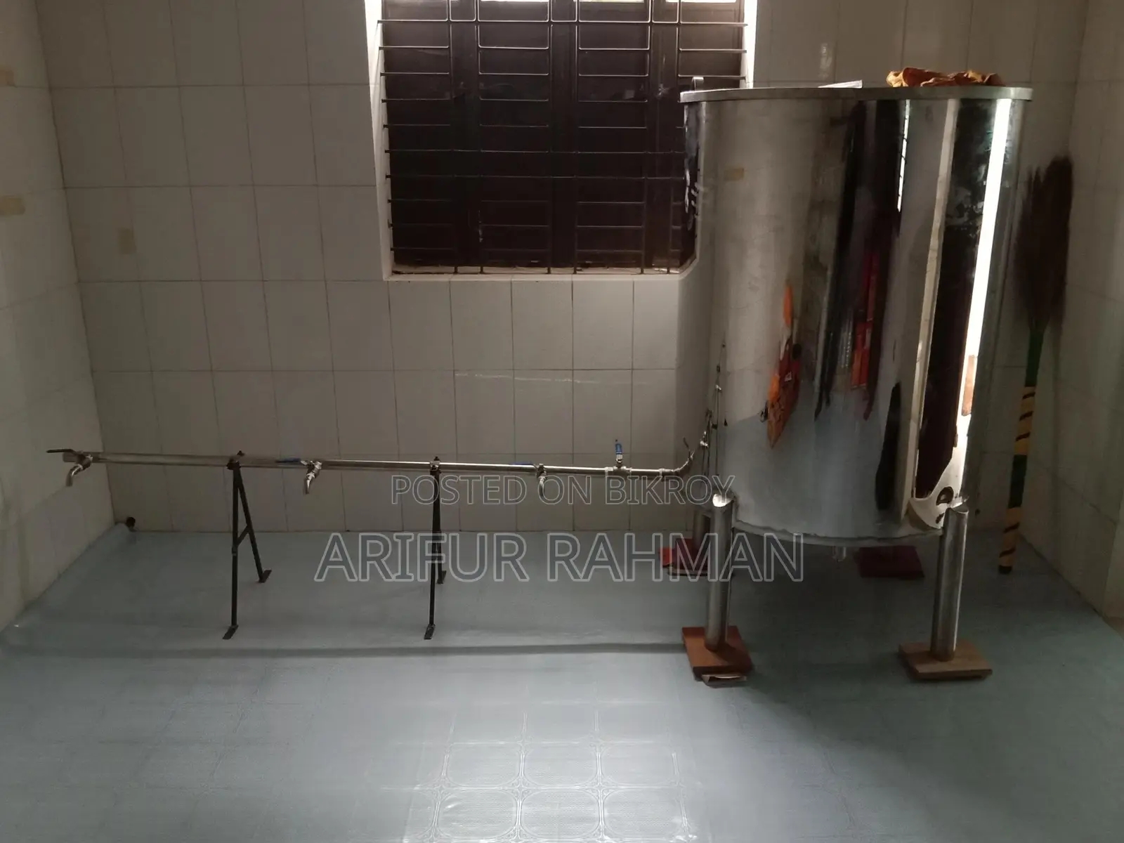 Oil packing machine.