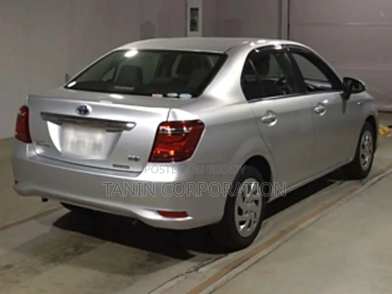 Toyota Axio Hybrid EX 2022