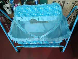 খুব সুন্দর একটি দোলনা।