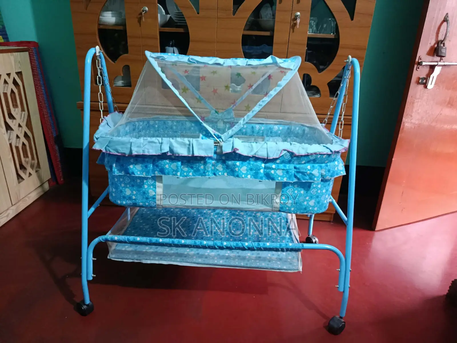 খুব সুন্দর একটি দোলনা।