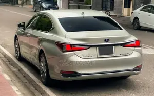 লেক্সাস ইএস ৩০০এইচ লাক্সারি সানরুফ ২০১৯