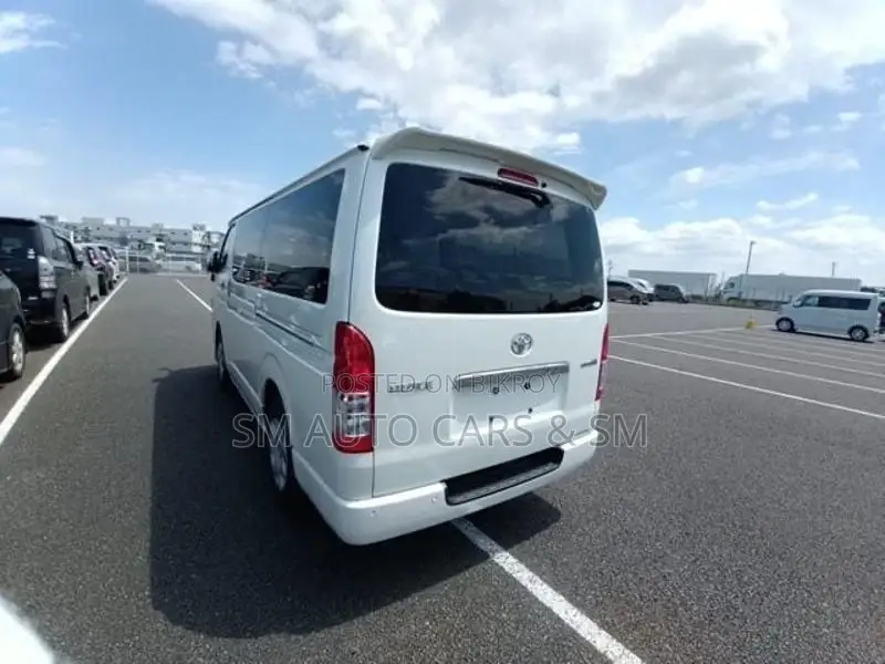 Toyota Hiace Super GL Pearl 2022