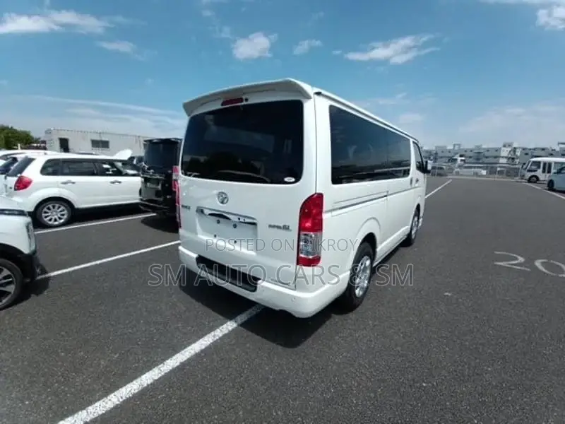 Toyota Hiace Super GL Pearl 2022