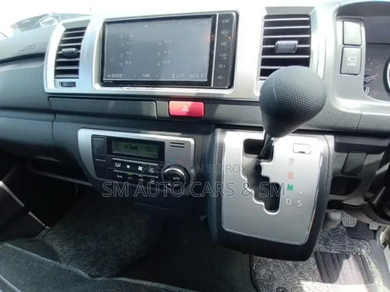 Toyota Hiace Super GL Pearl 2022