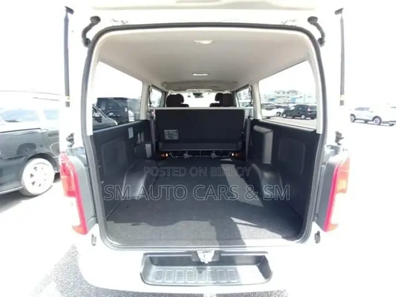 Toyota Hiace Super GL Pearl 2022