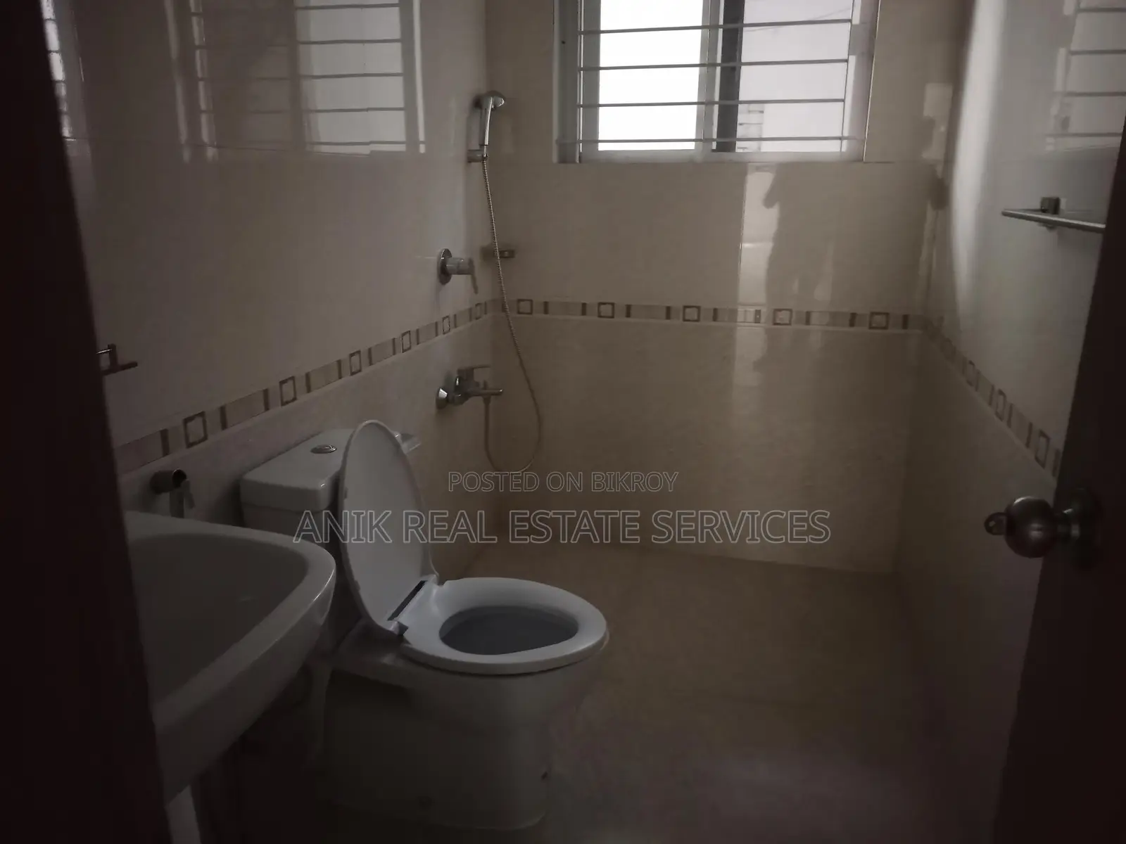 Good Quality 3 Bedroom Un Farnised Flat Rent In Gulshan