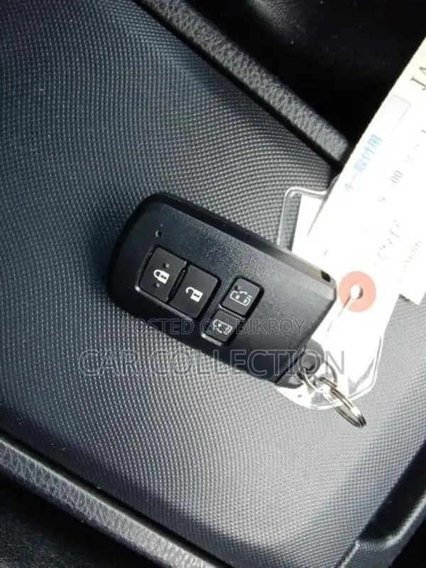 Toyota Esquire Gi Premium HV Black 2021