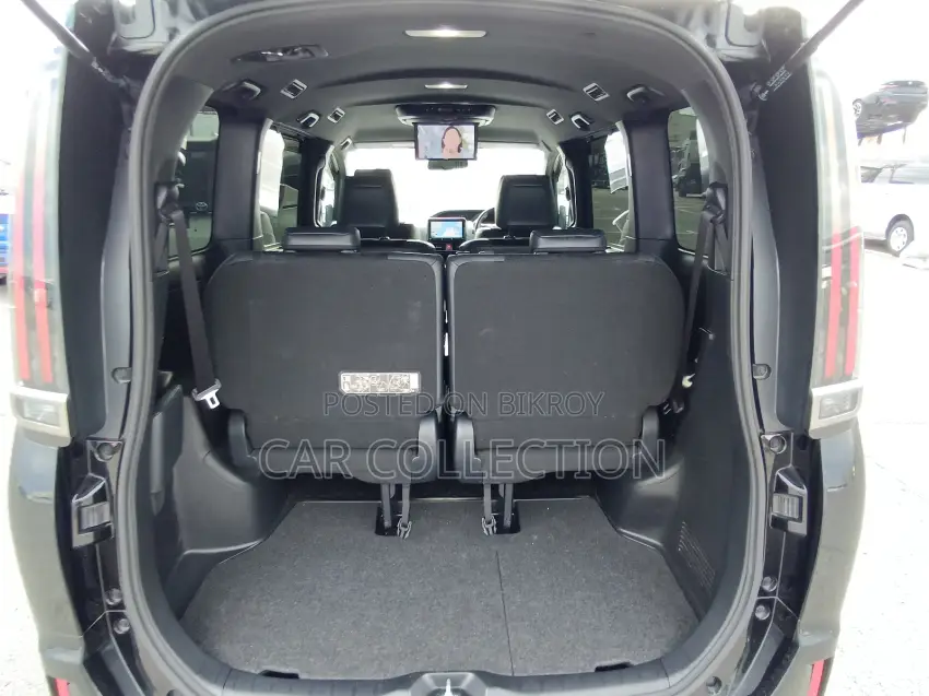 Toyota Esquire Gi Premium HV Black 2021