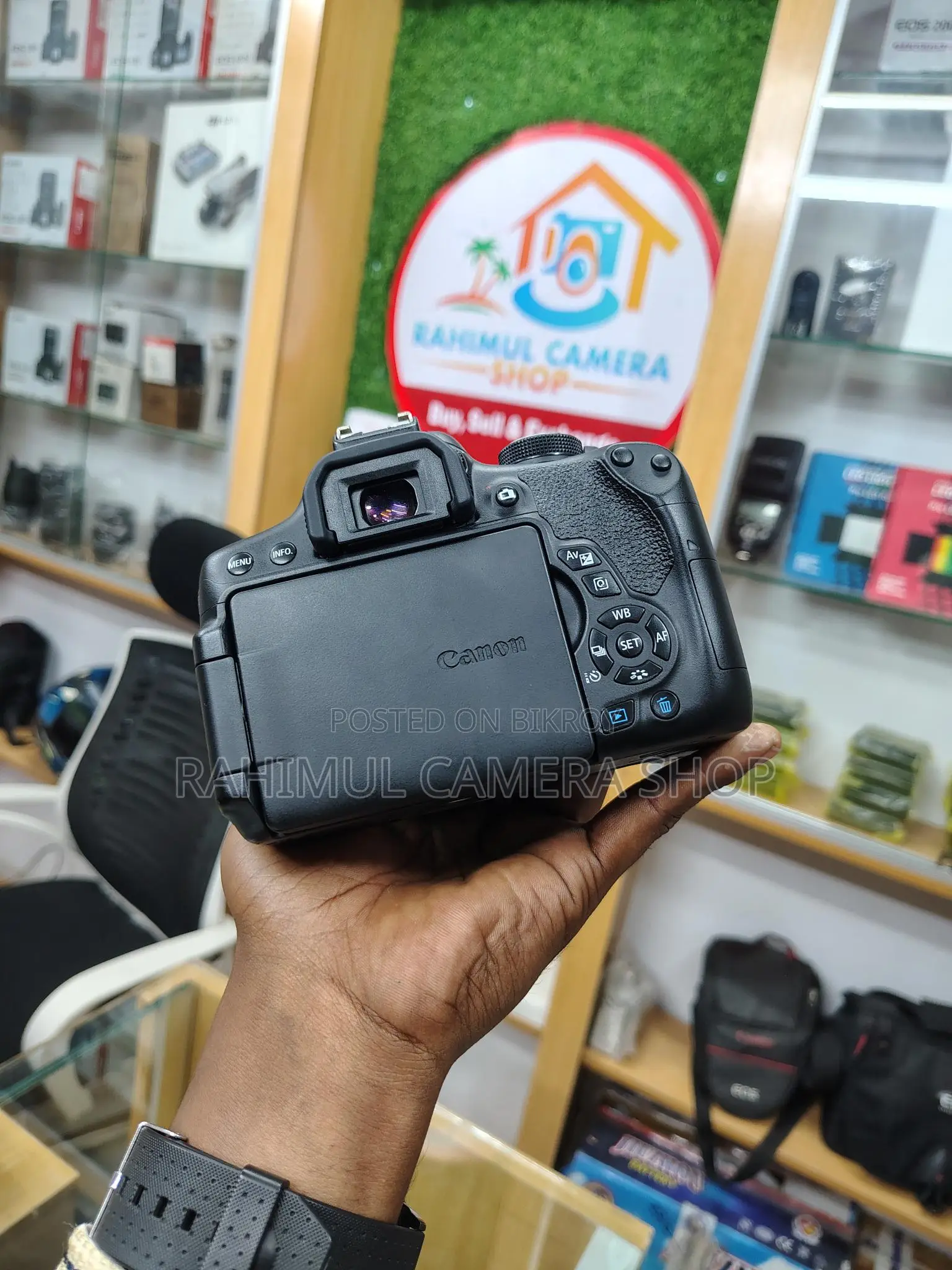 Grab this Eid special offer: Canon 750D with 18-55 lens in fresh condition