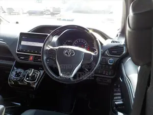 Toyota Esquire Gi Pre. Package 2020