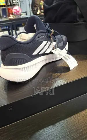 স্পেন থেকে আনা Adidas জুতো