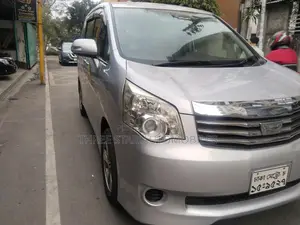 Toyota Noah 2021