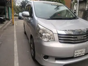 Toyota Noah 2021