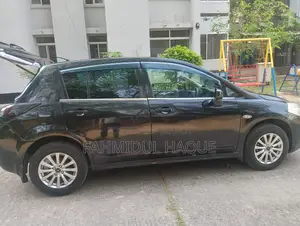 Nissan Tiida Hatchback 2011