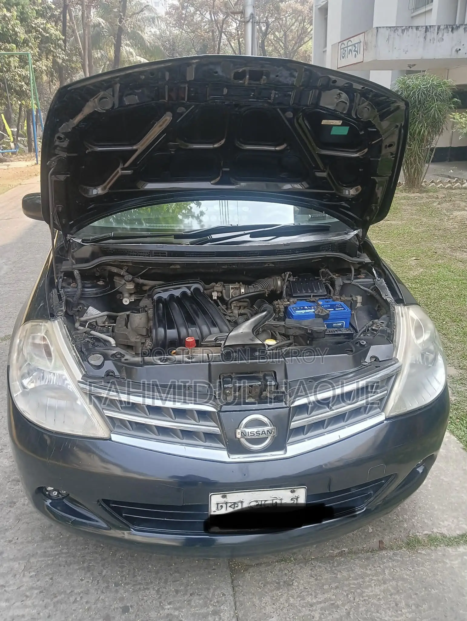 Nissan Tiida Hatchback 2011