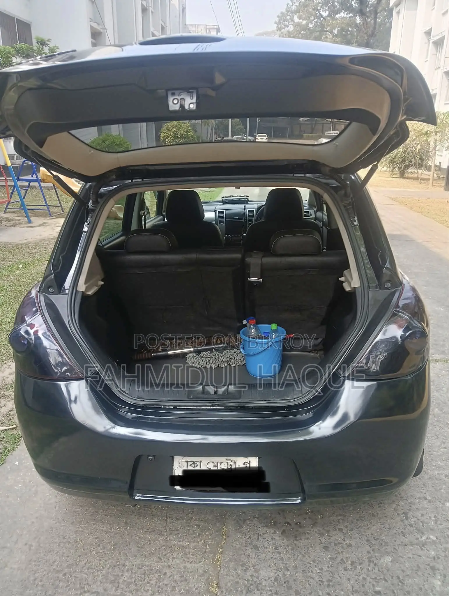 Nissan Tiida Hatchback 2011