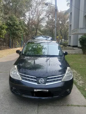 Nissan Tiida Hatchback 2011