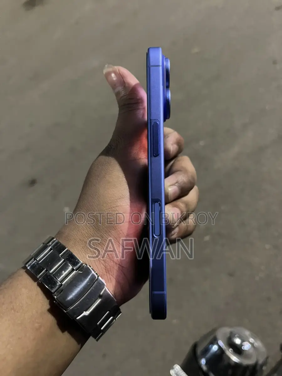 Apple iPhone 16 (Used)