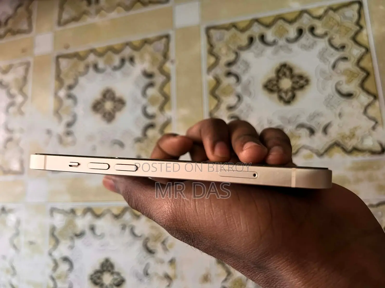Apple iPhone 13 (Used)