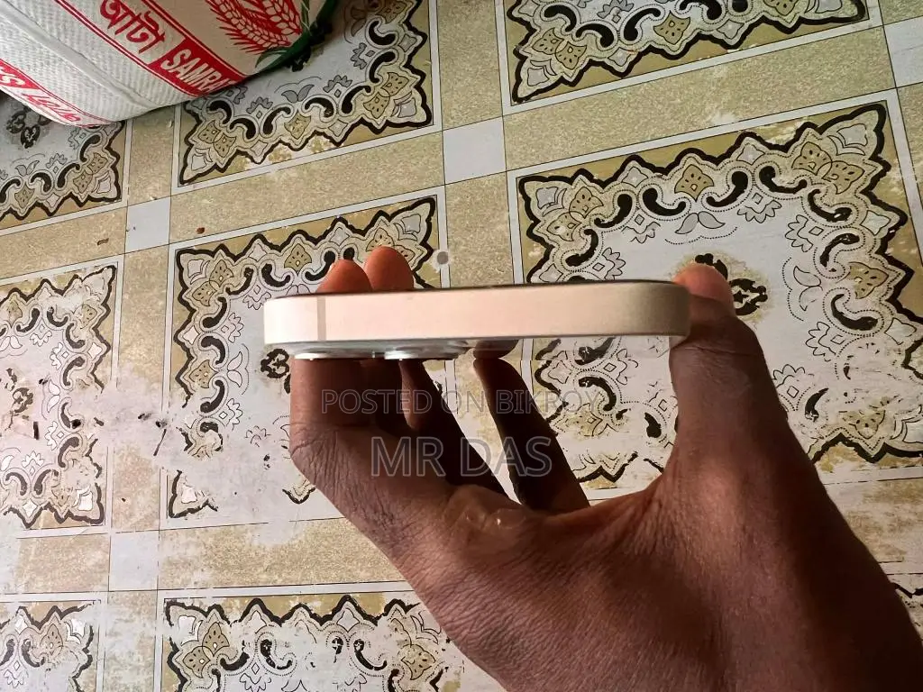Apple iPhone 13 (Used)