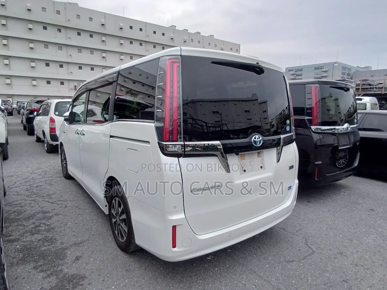 Toyota Esquire Hybrid Gi Premium 2020