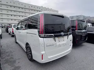 Toyota Esquire Hybrid Gi Premium 2020