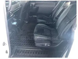 Toyota Esquire Hybrid Gi Premium 2020