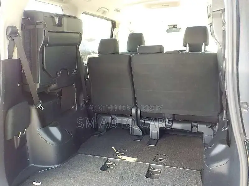 Toyota Noah Non Hybrid X Black 2021