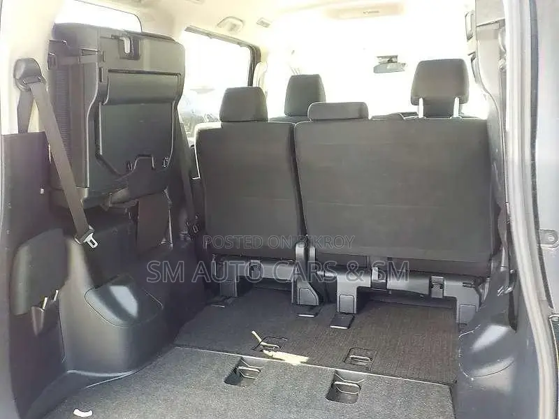 Toyota Noah Non Hybrid X Black 2021