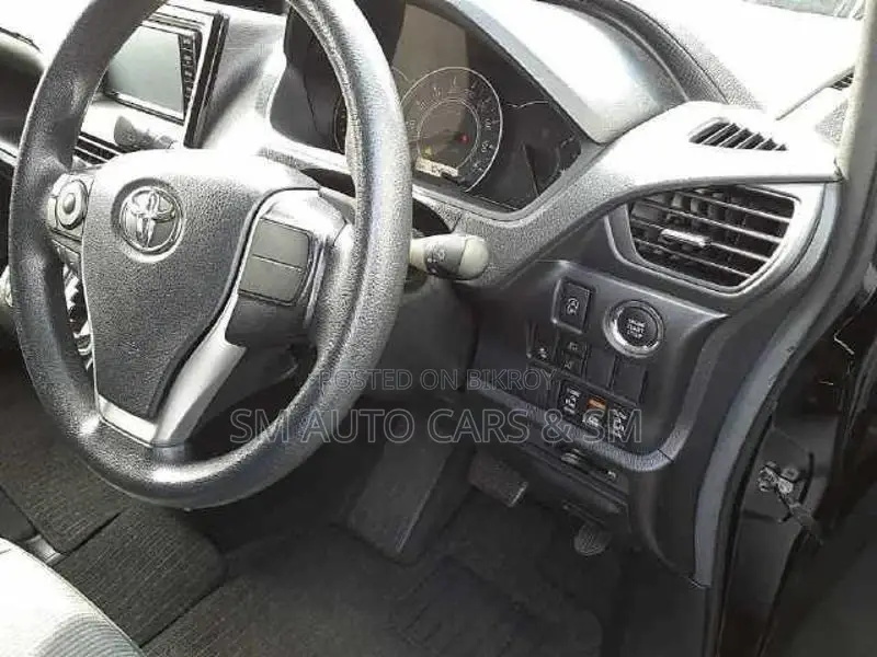 Toyota Noah Non Hybrid X Black 2021
