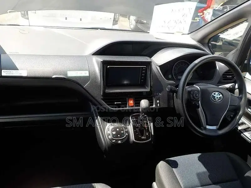 Toyota Noah Non Hybrid X Black 2021