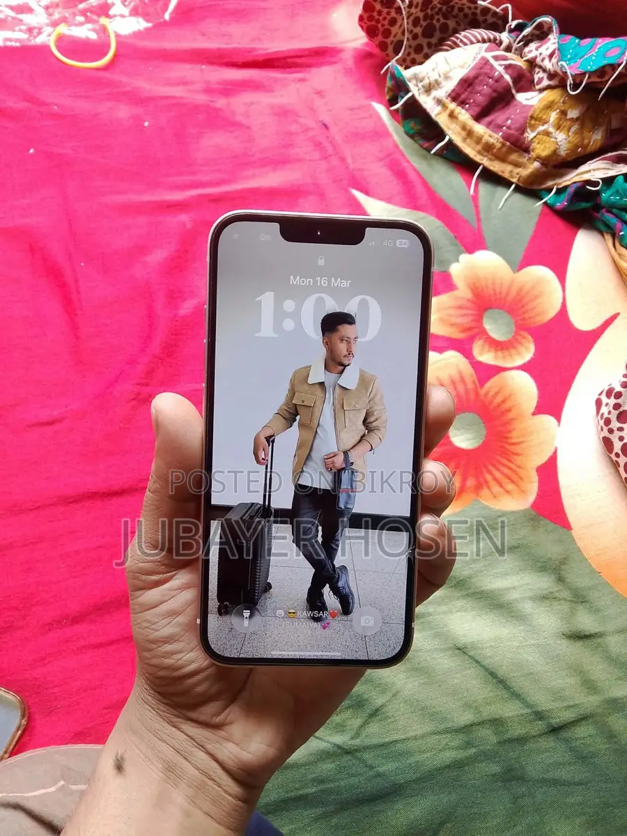 Apple iPhone 13 . (Used)