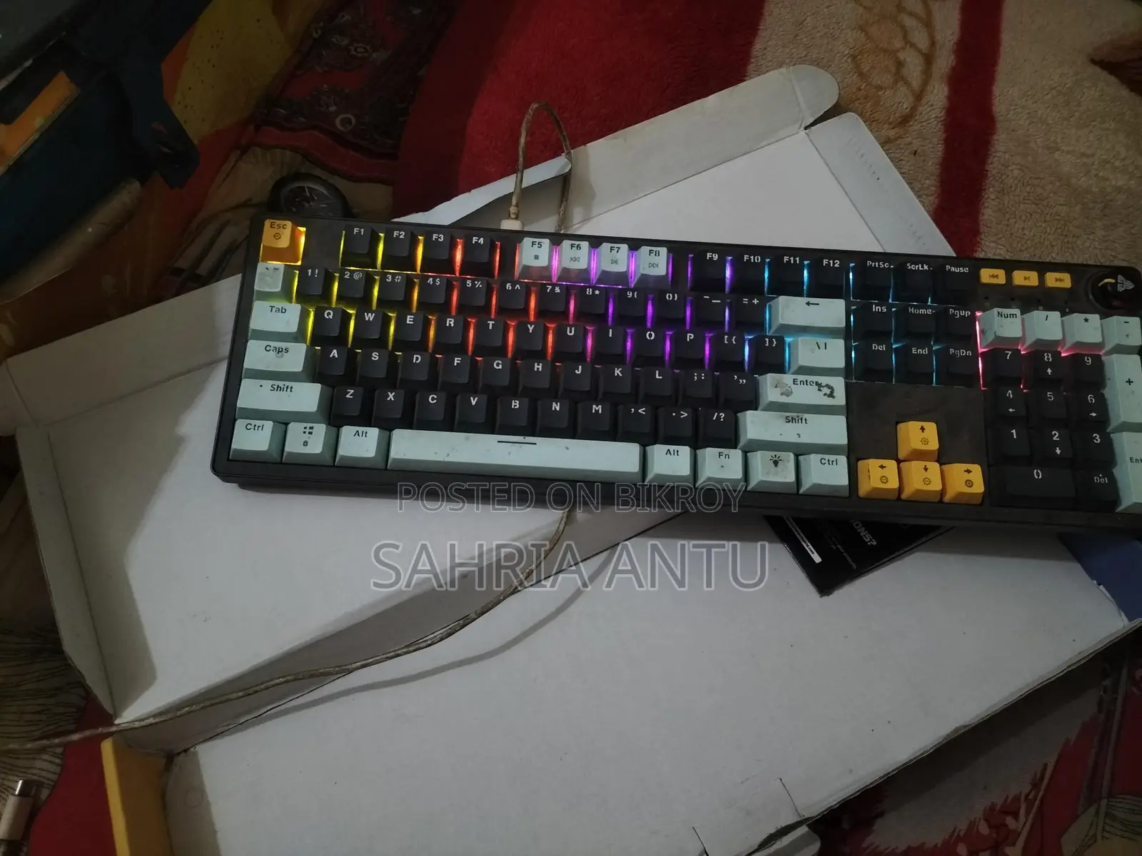 কীবোর্ড বিক্রির জন্য