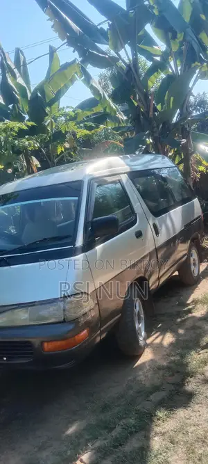 Toyota Noah 2000
