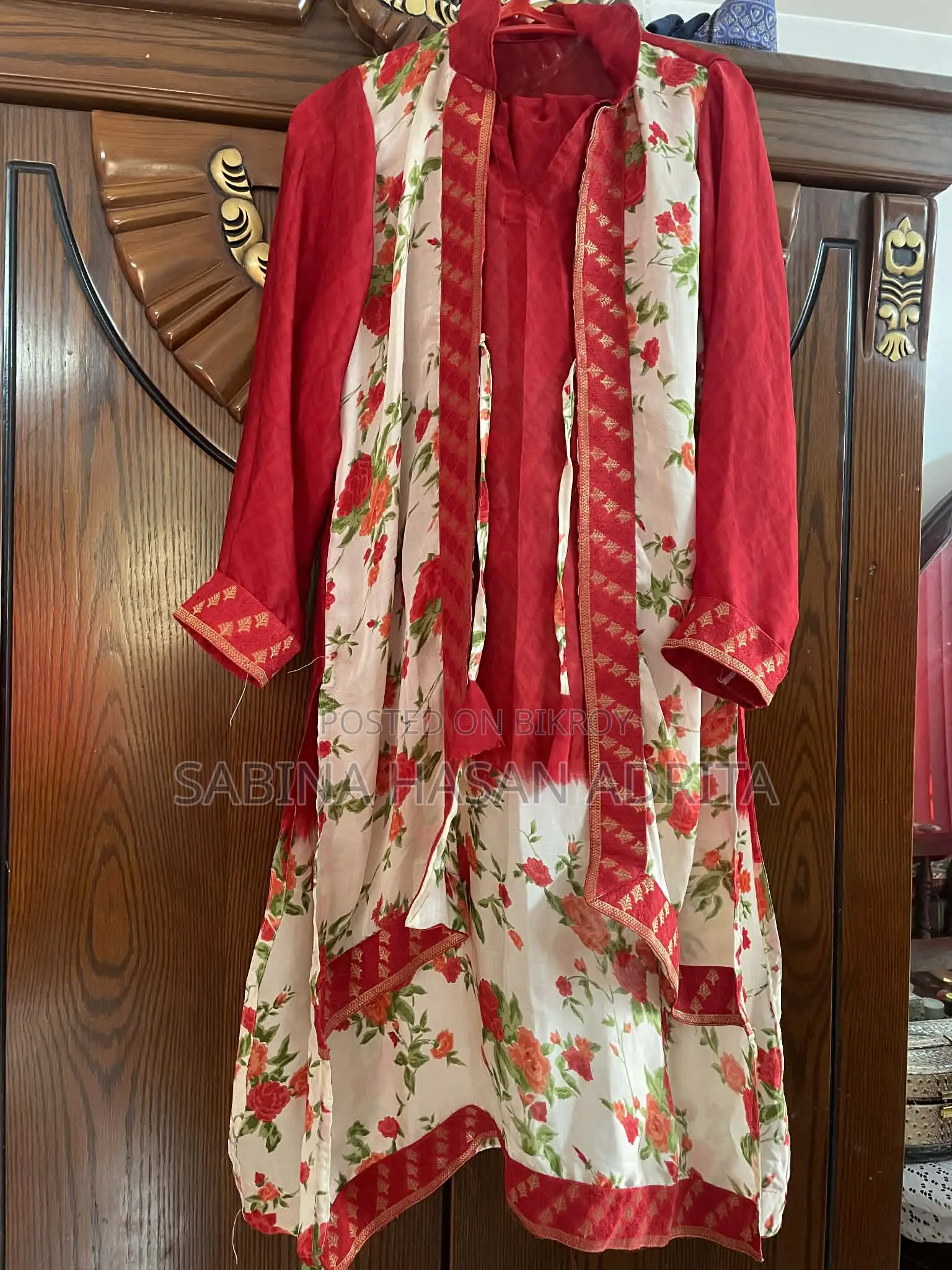 পোশাক বিক্রি হবে