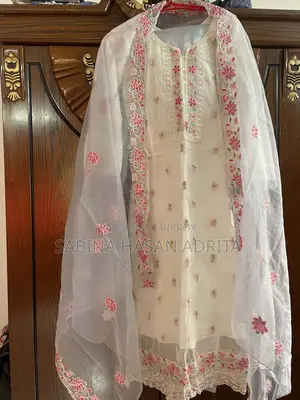 পোশাক বিক্রি হবে