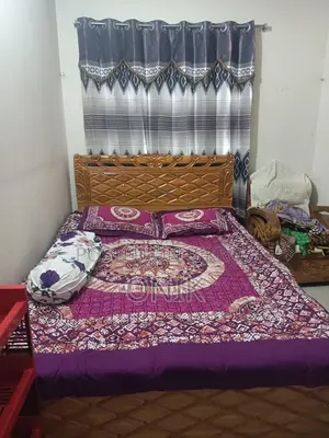 কাঠের তৈরি ৫ ফিট ৭ সেমি বক্স খাট