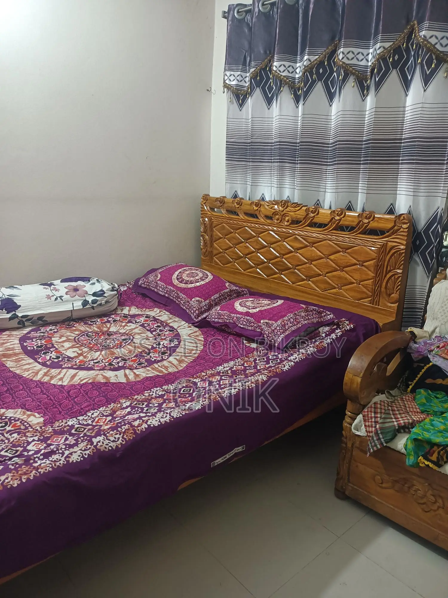 কাঠের তৈরি ৫ ফিট ৭ সেমি বক্স খাট