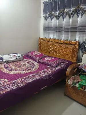 কাঠের তৈরি ৫ ফিট ৭ সেমি বক্স খাট