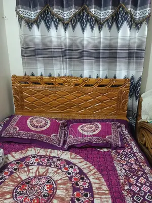 কাঠের তৈরি ৫ ফিট ৭ সেমি বক্স খাট